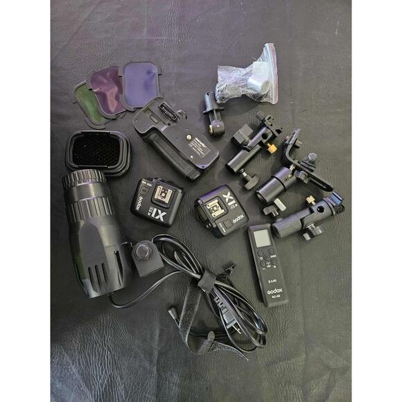 Asonnyc Camera Backpack w/ Godox Triggers, Bracket Mounts, AQool Light Bundle - Picture 4 of 7